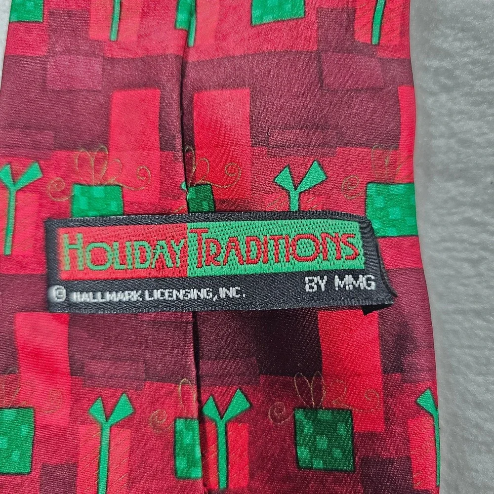Holiday Traditions Hallmark Mens Silk Tie Red Green Christmas Gift Box Pattern